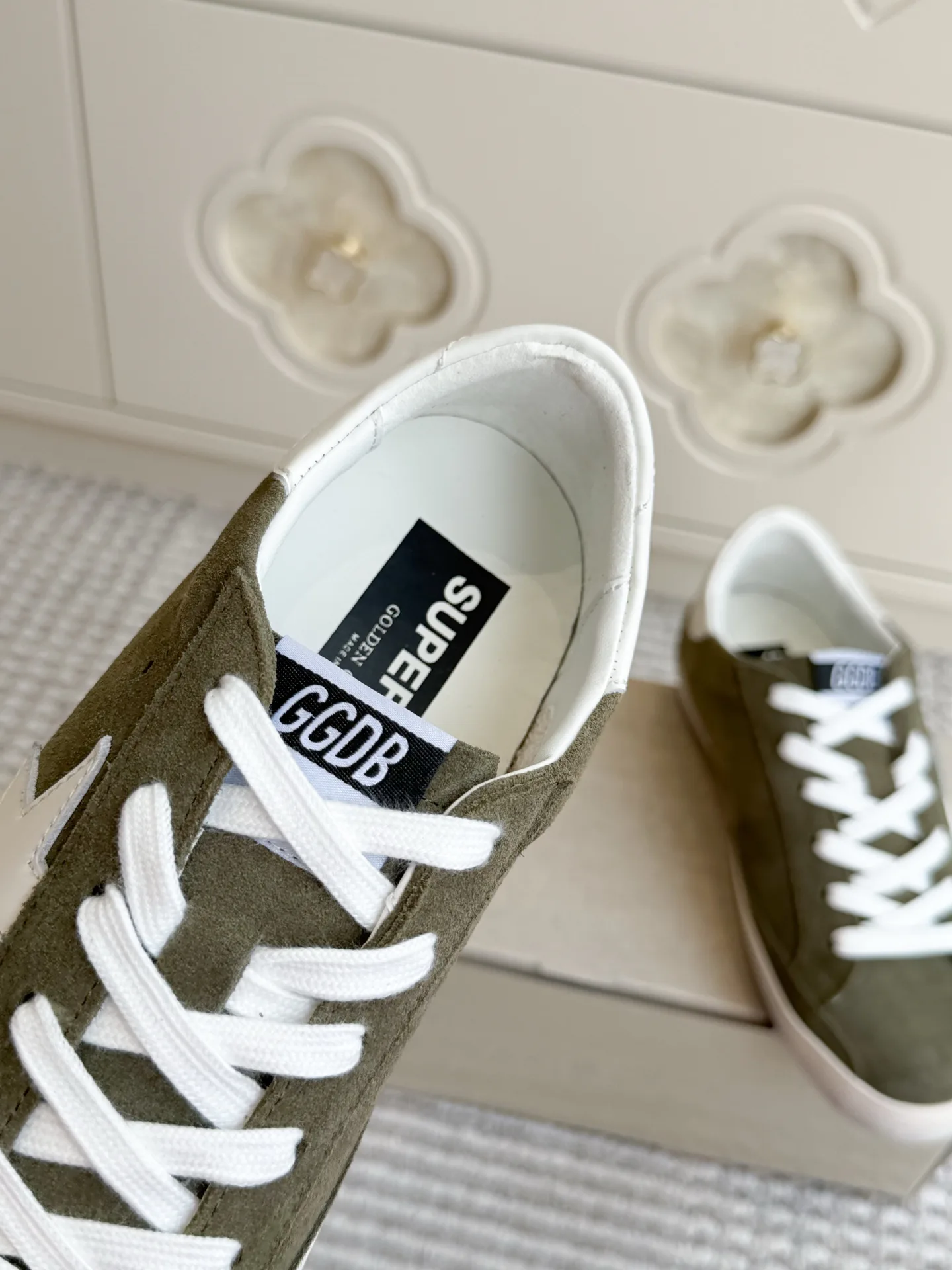 Women's Sneakers GOLDEN GOOSE 18360497