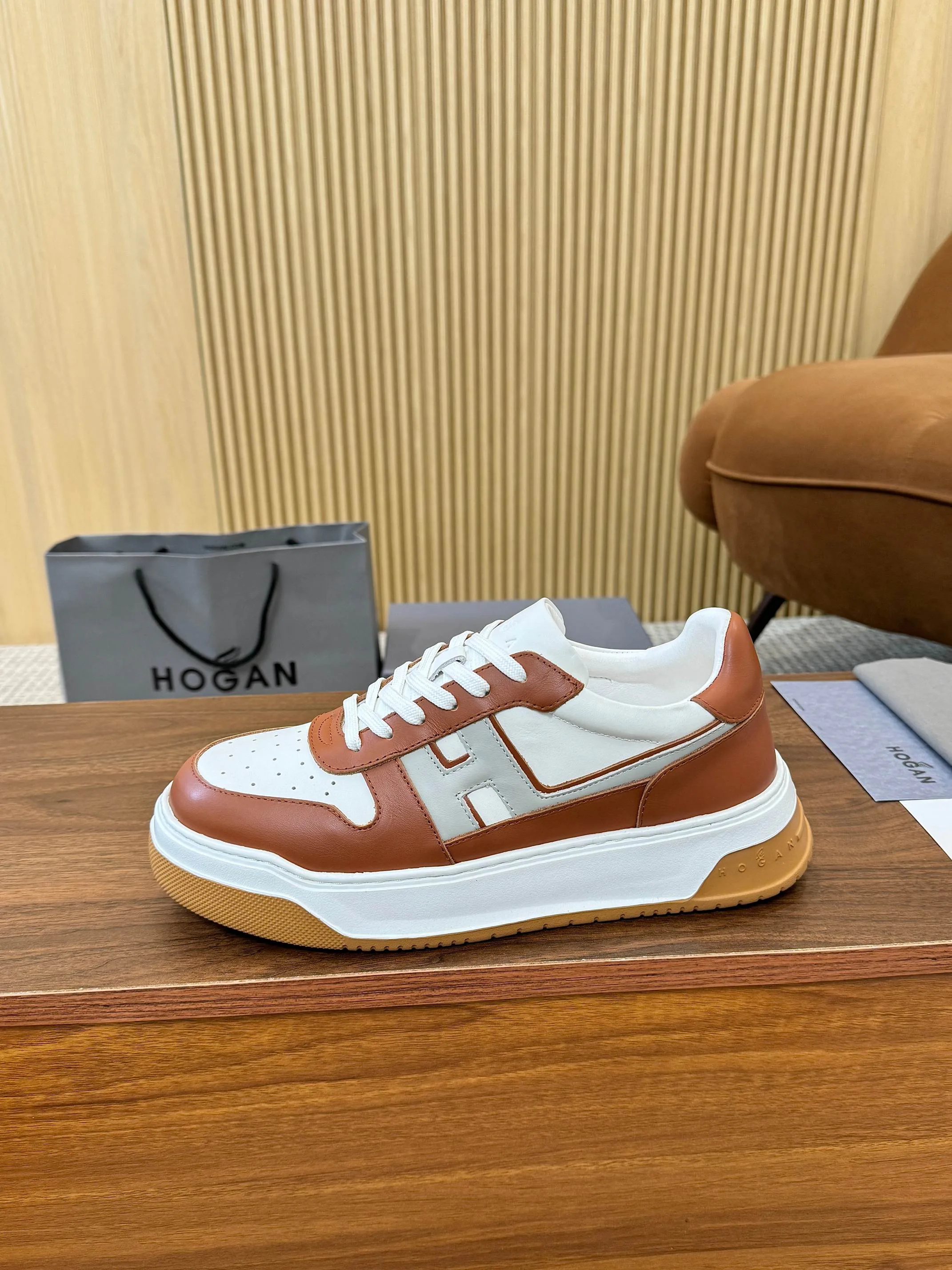 Women's Sneakers HOGAN 17827631