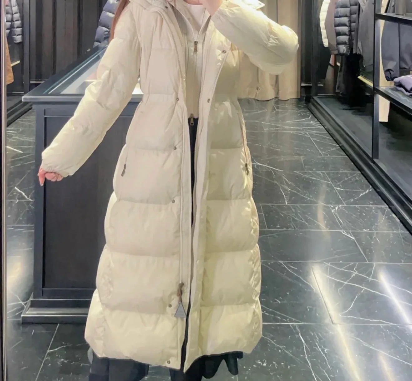 Women's Jackets And Down Jackets MONCLER 18111771