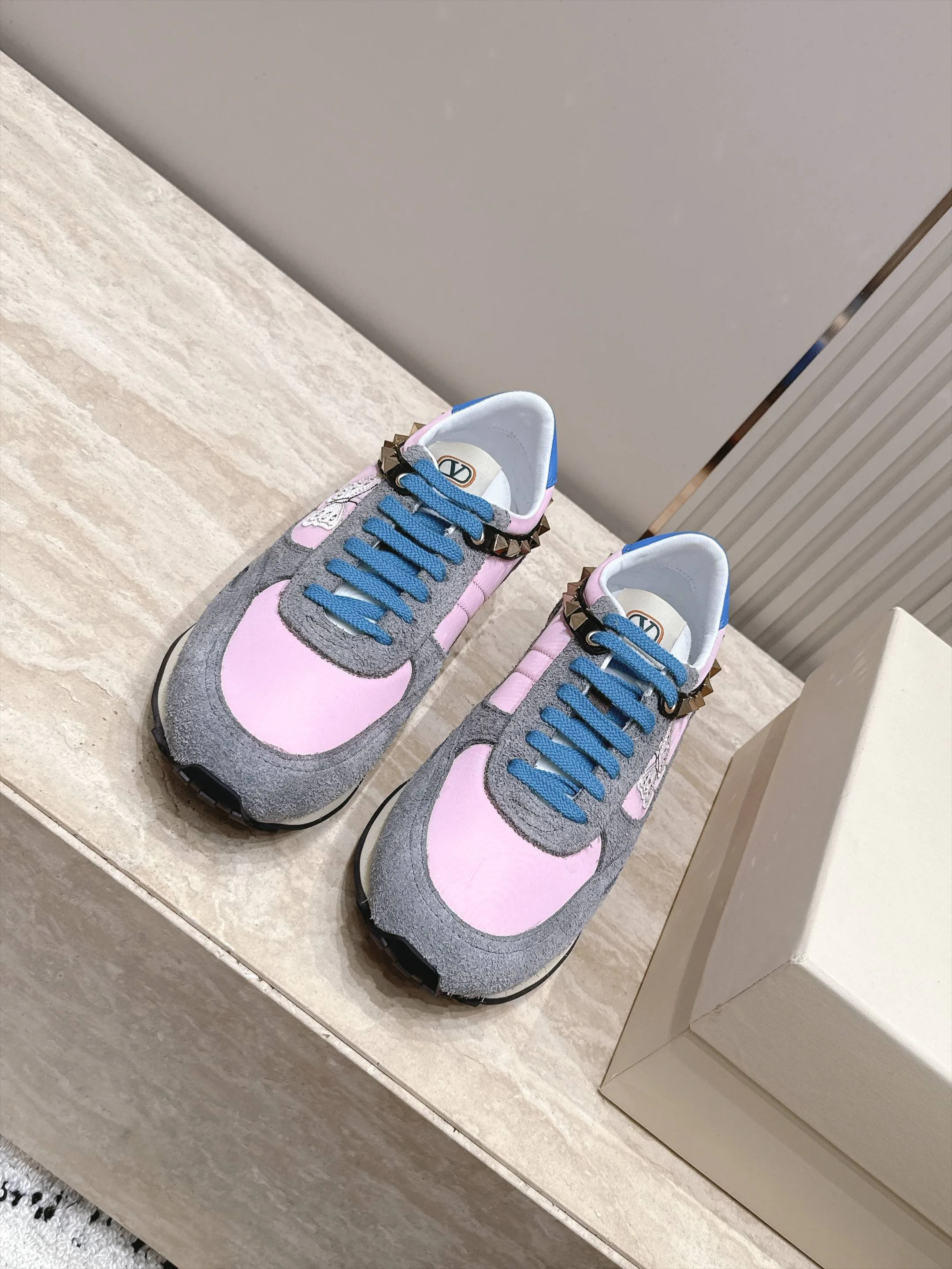 Women's Sneakers VALENTINO 17876581