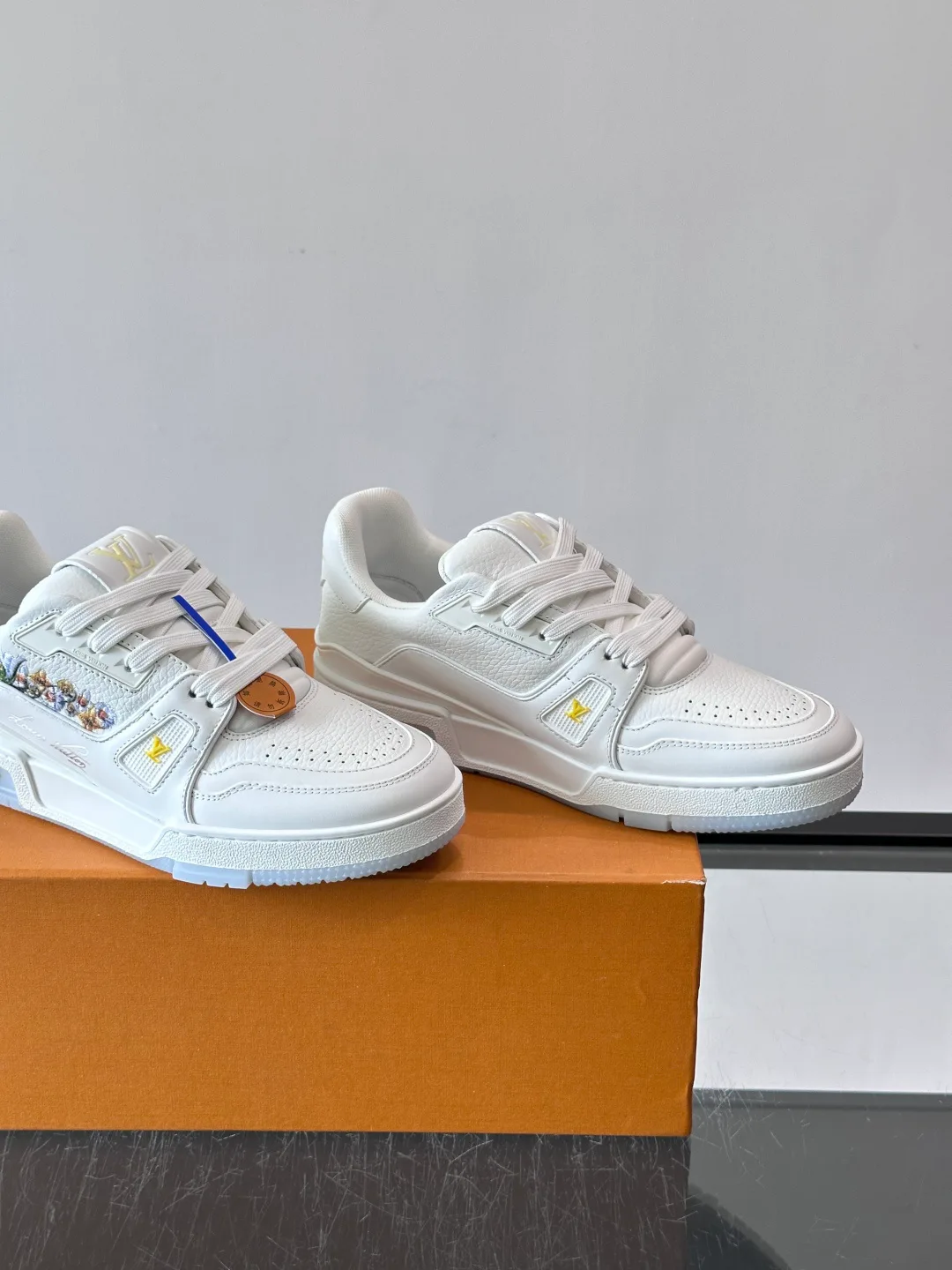 Women's Sneakers LOUIS VUITTON 17588568
