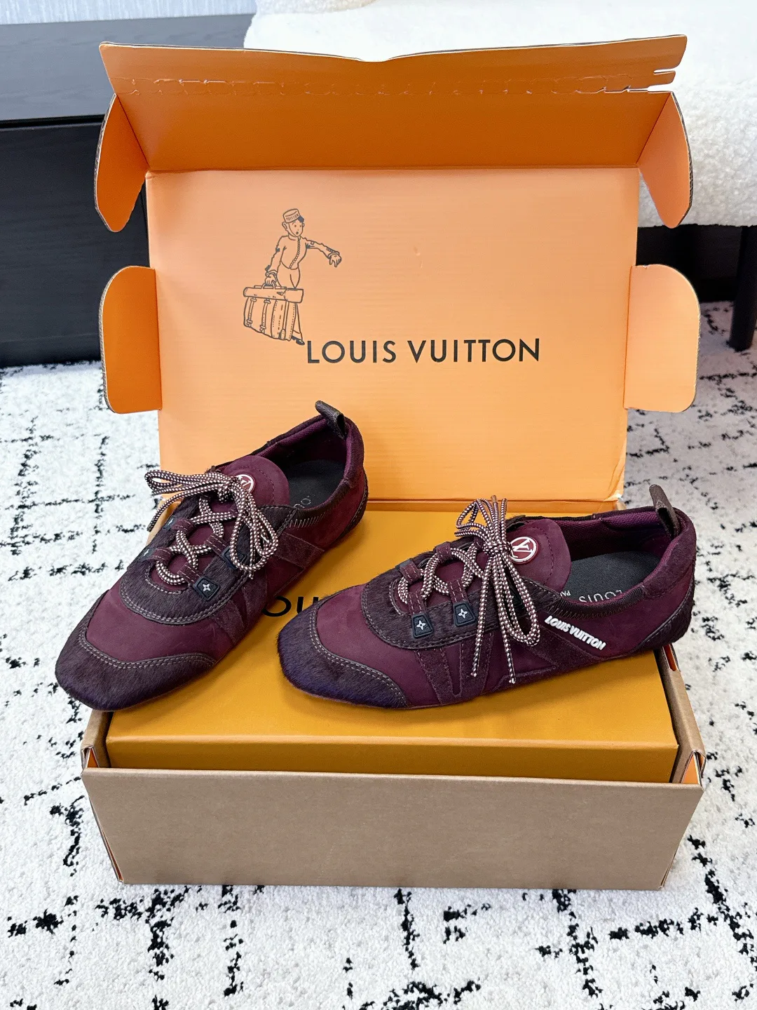 Women's Sneakers LOUIS VUITTON 18409657