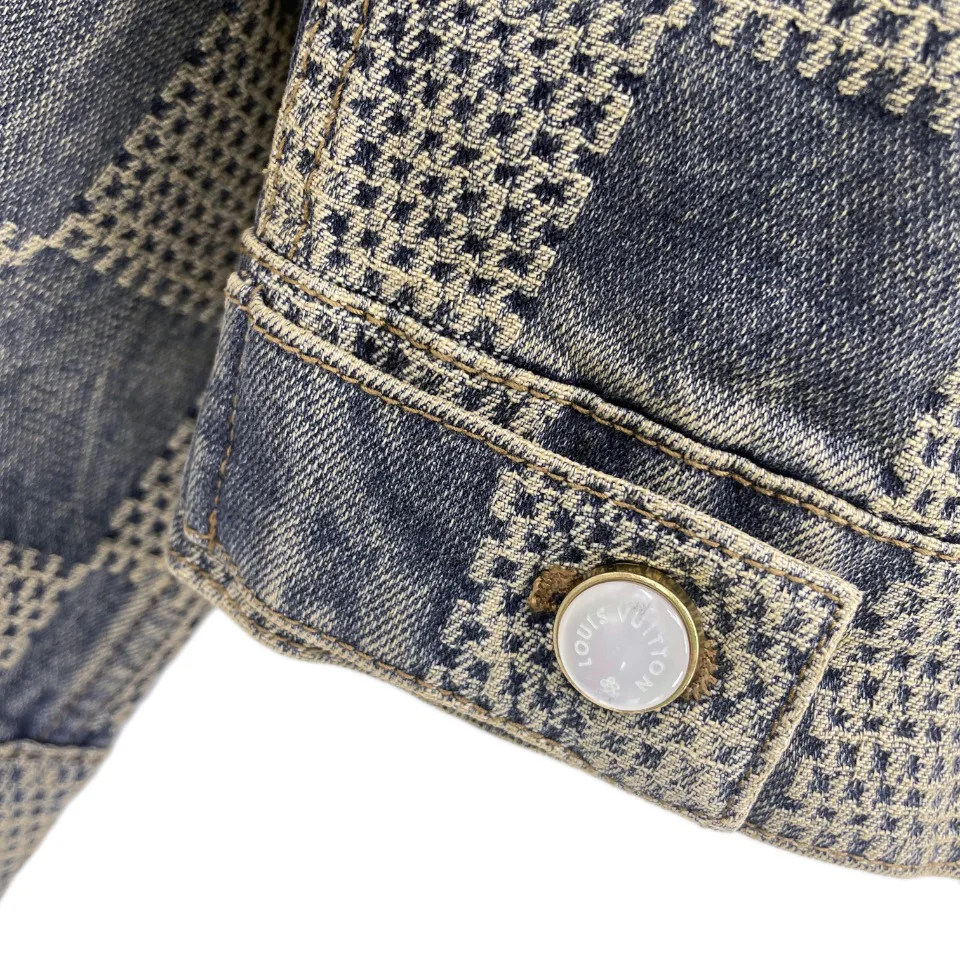 Women's Jackets And Down Jackets LOUIS VUITTON 18042783