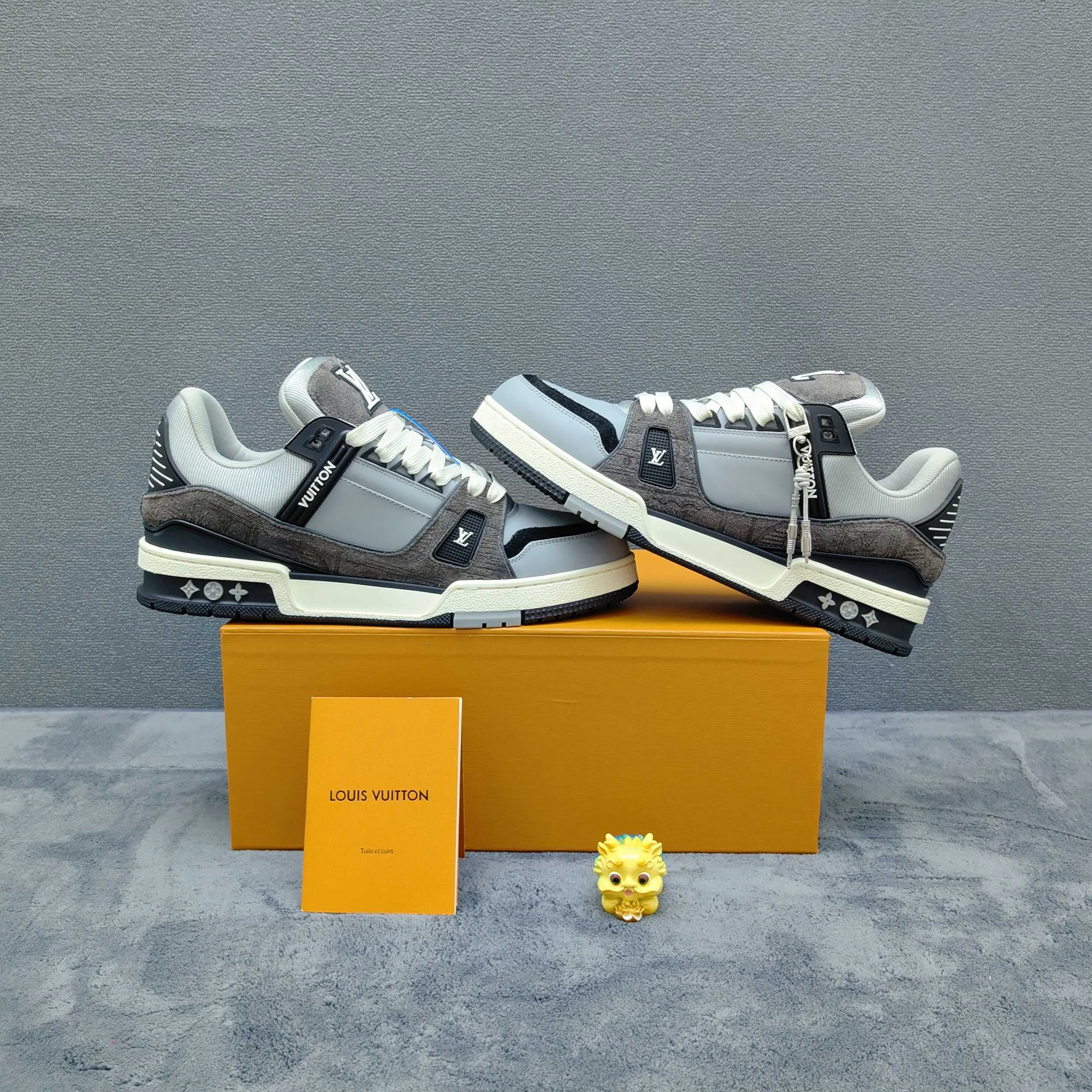 Women's Sneakers LOUIS VUITTON 17957140