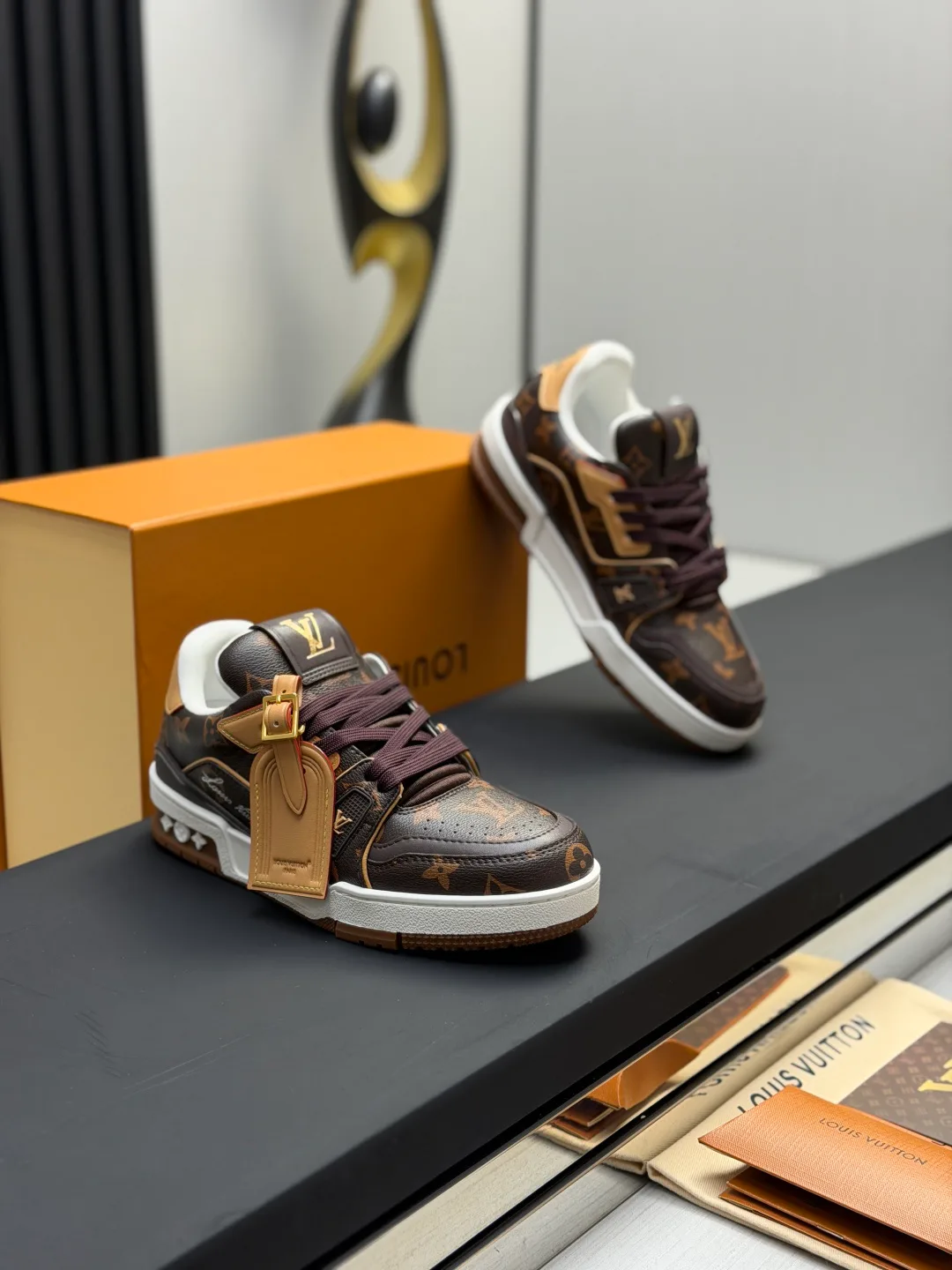 Women's Sneakers LOUIS VUITTON 18011586