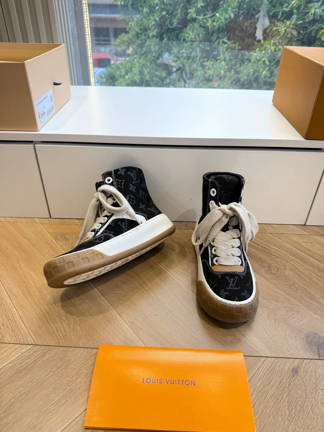 Women's Sneakers LOUIS VUITTON 16991430