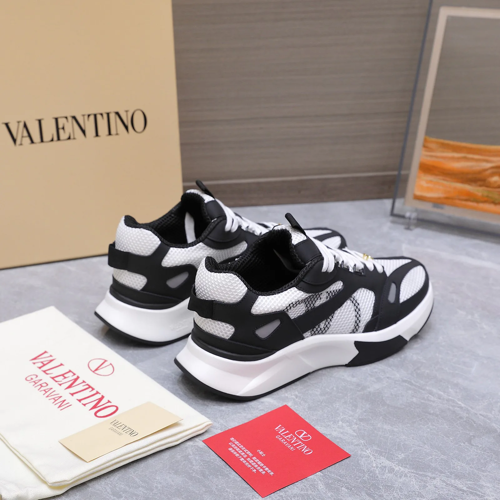 Men's Sneakers VALENTINO 17604591
