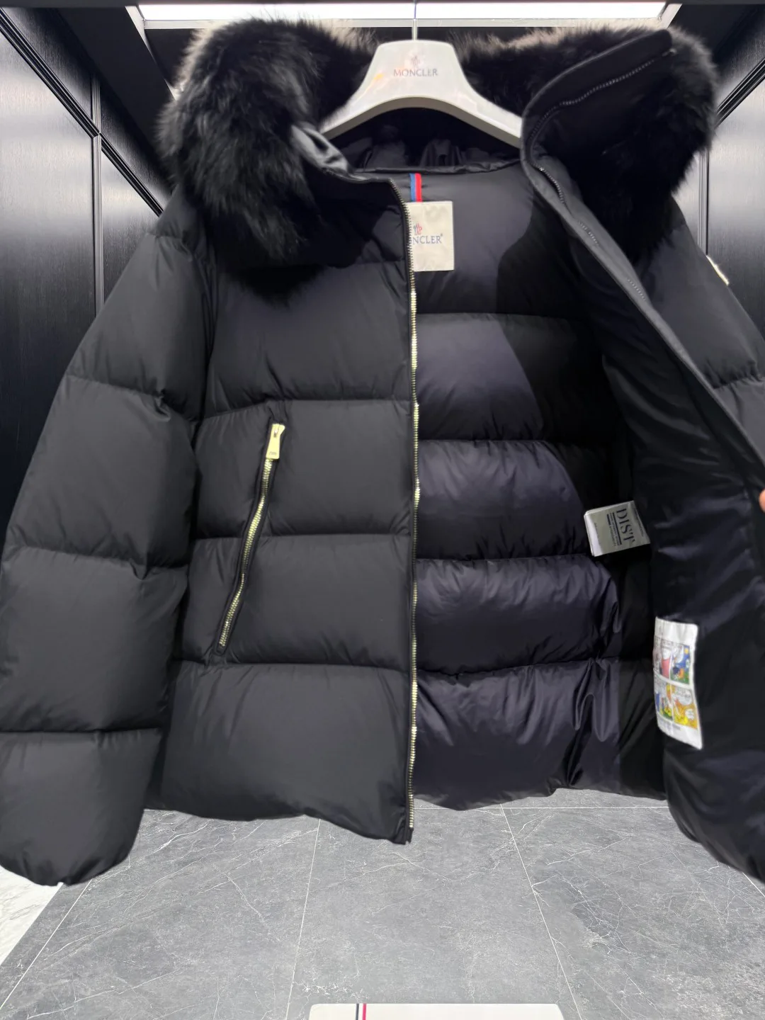 Women's Jackets And Down Jackets MONCLER 18510381