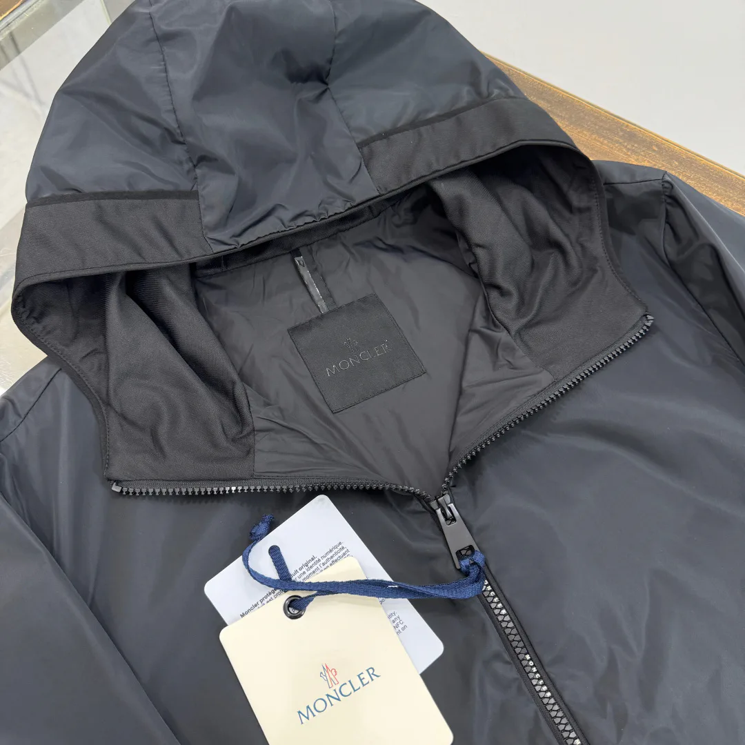 Women's Jackets And Down Jackets MONCLER 18002120