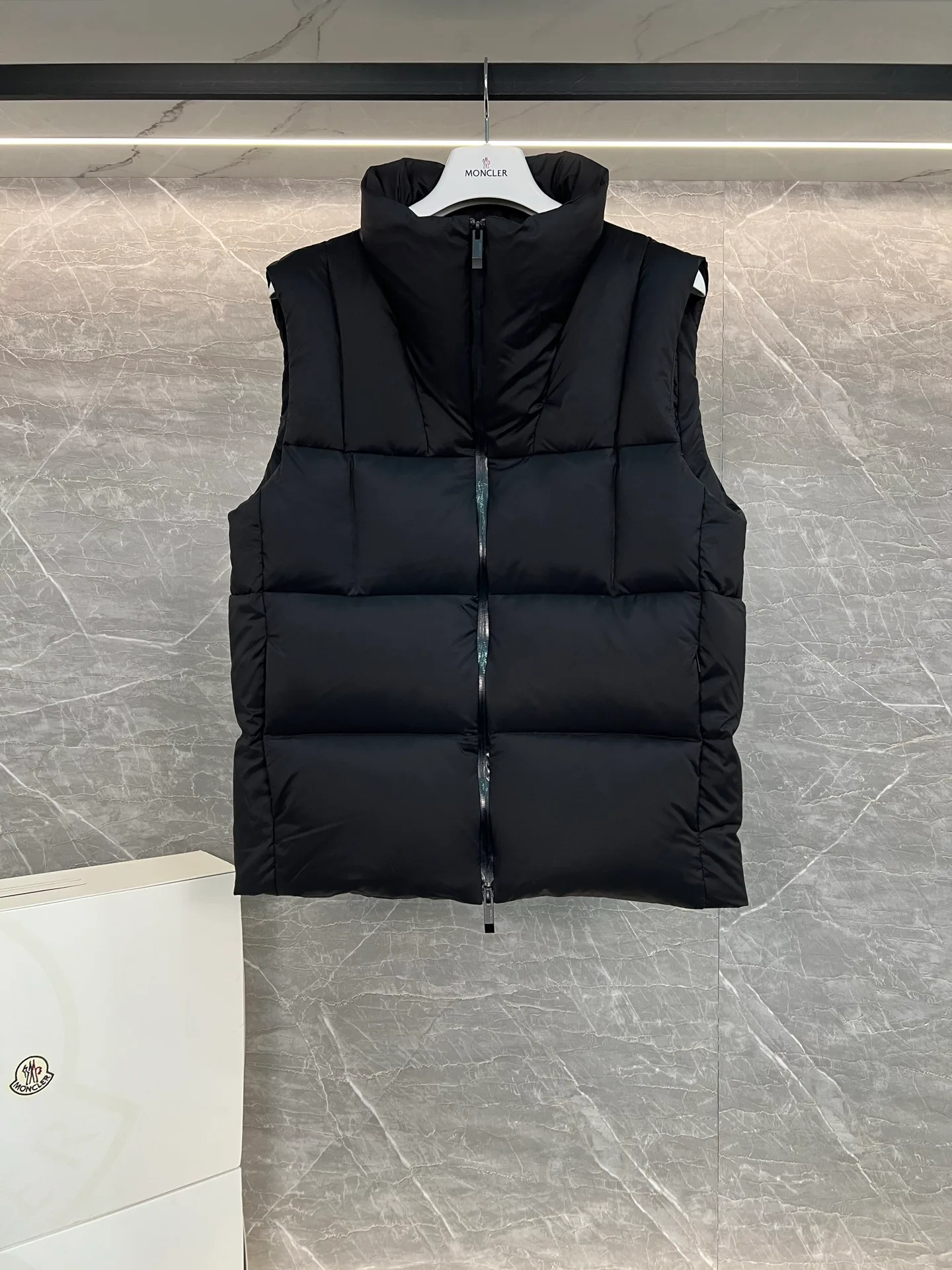 Жилеты Мужские Moncler 18599868