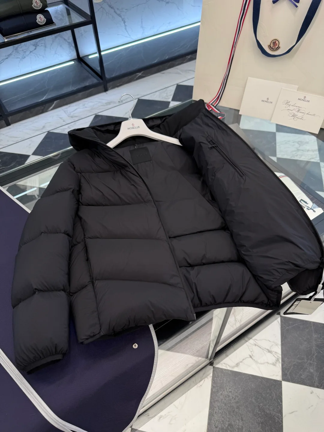 Women's Jackets And Down Jackets MONCLER 17864058