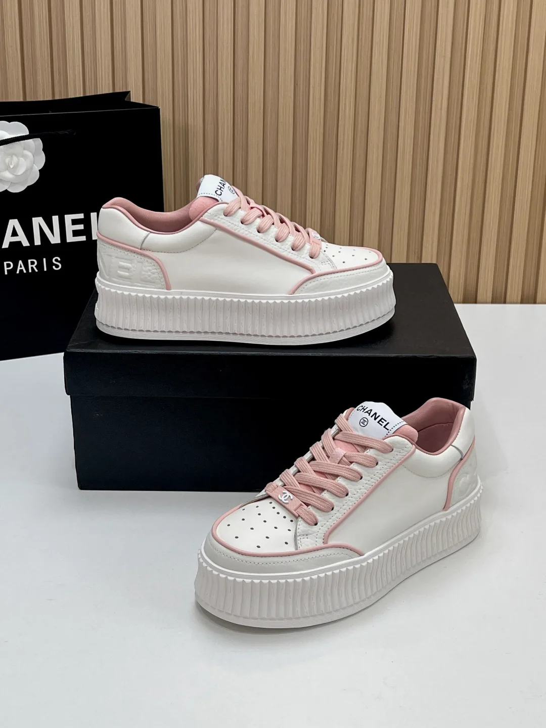 Women's Sneakers CHANEL 18367097
