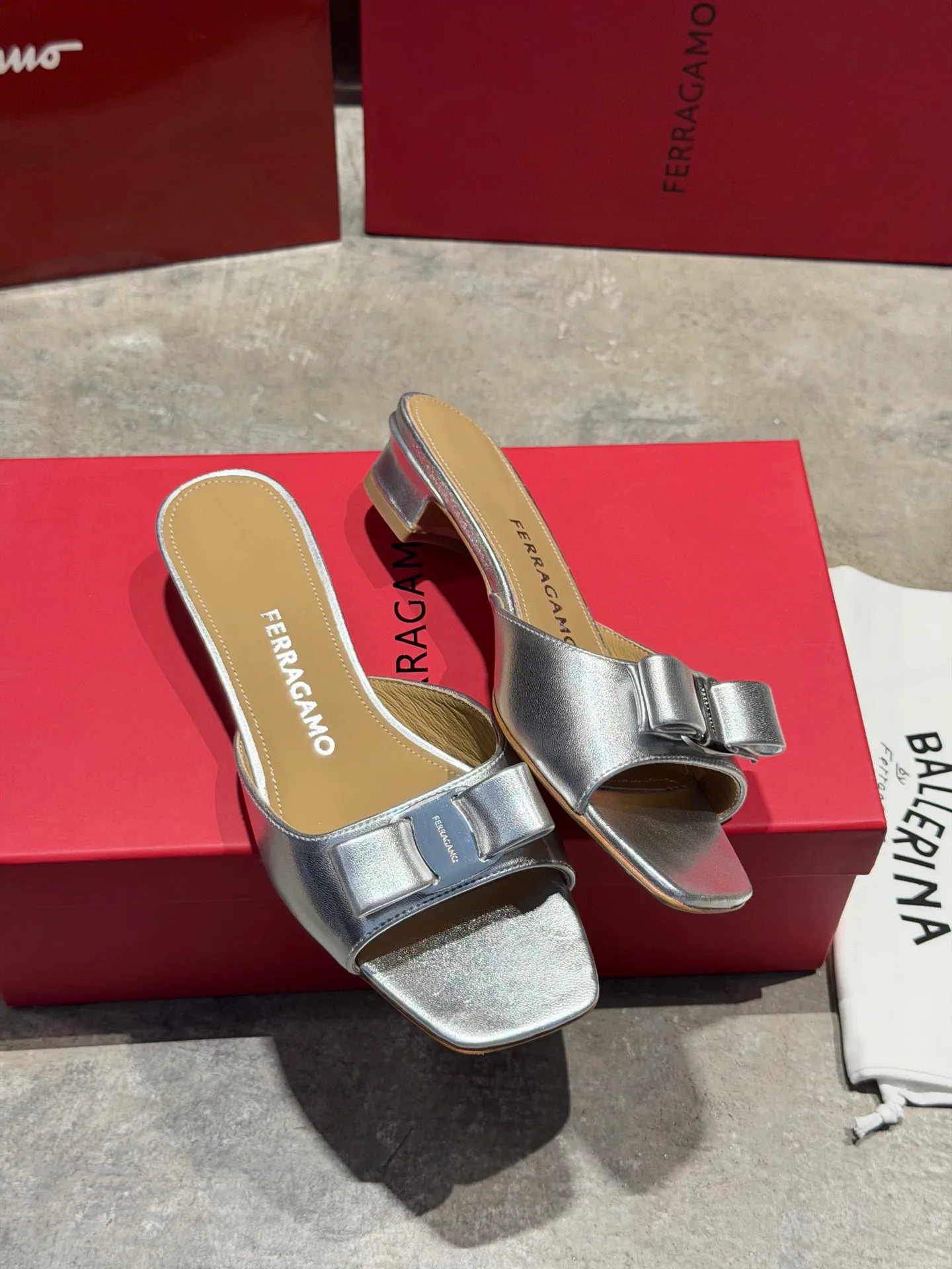 Women's Open-Toe Sandals SALVATORE FERRAGAMO 17642572