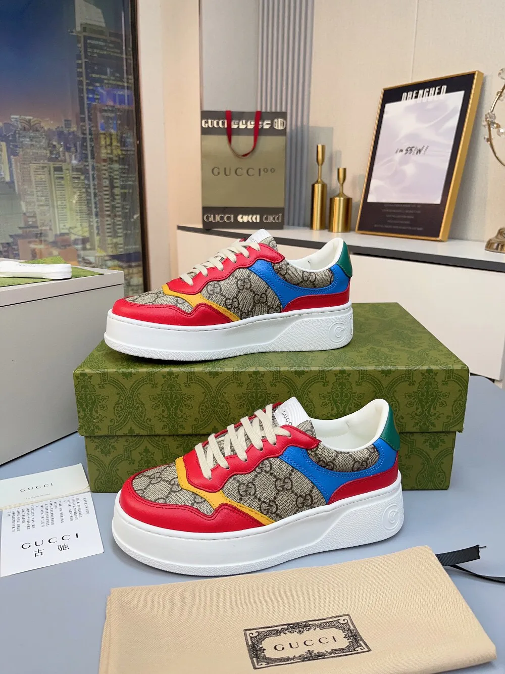 Women's Sneakers GUCCI 18369620