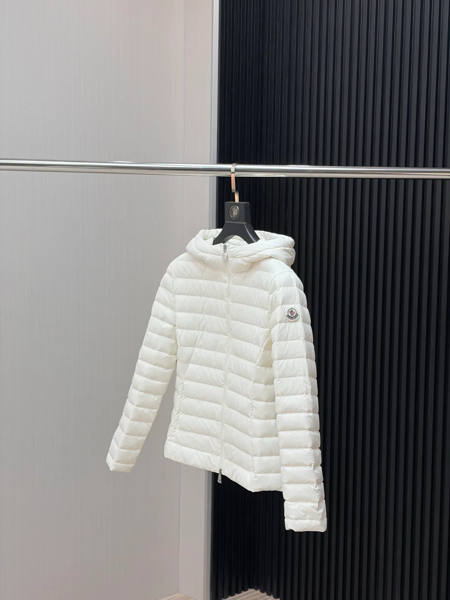Men's Jackets And Down Jackets MONCLER 17908041