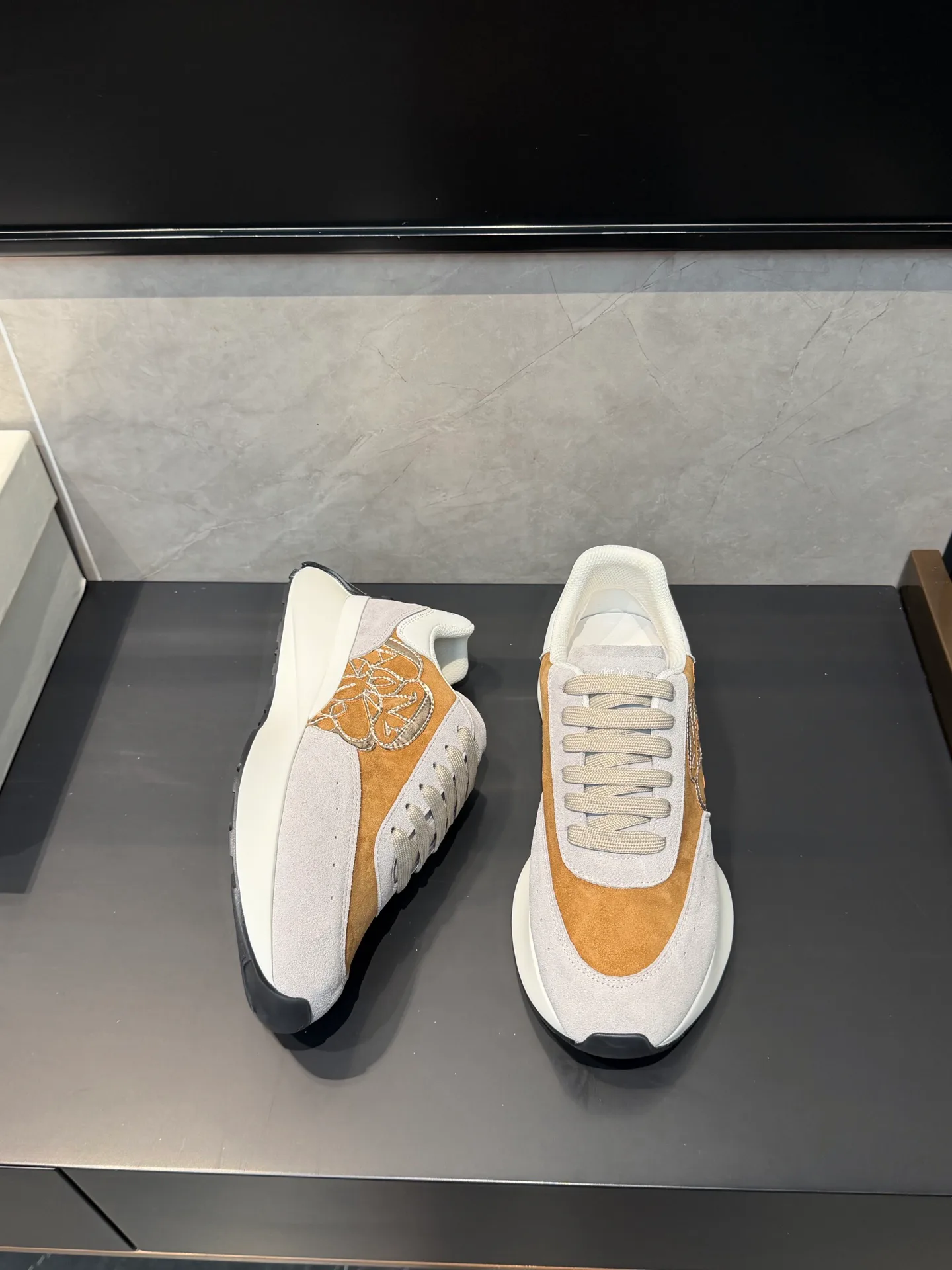 Women's Sneakers ALEXANDER MCQUEEN 18363886