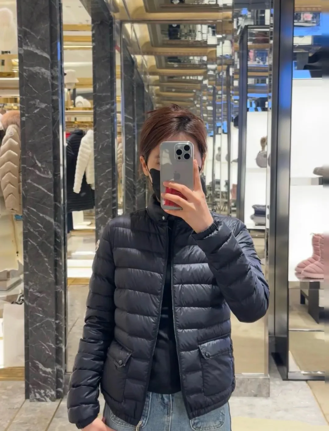Women's Jackets And Down Jackets MONCLER 18213382