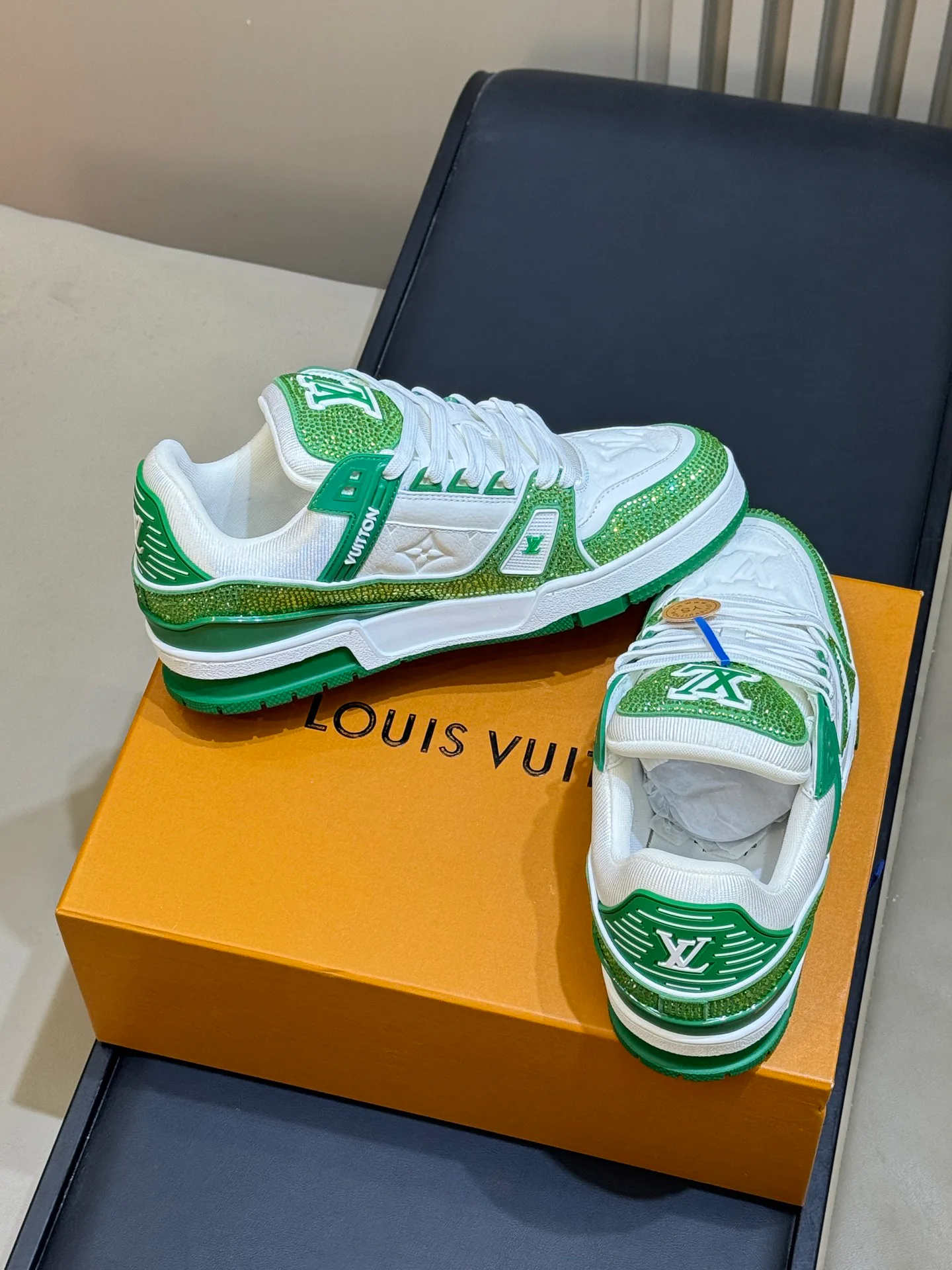 Women's Sneakers LOUIS VUITTON 18073569