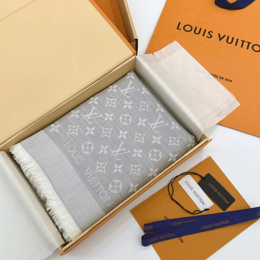 Scarves LOUIS VUITTON 17973627