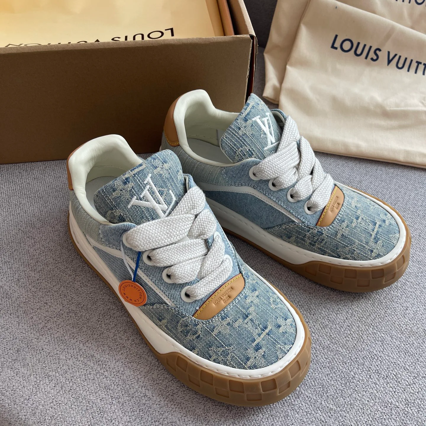 Women's Sneakers LOUIS VUITTON 17511526