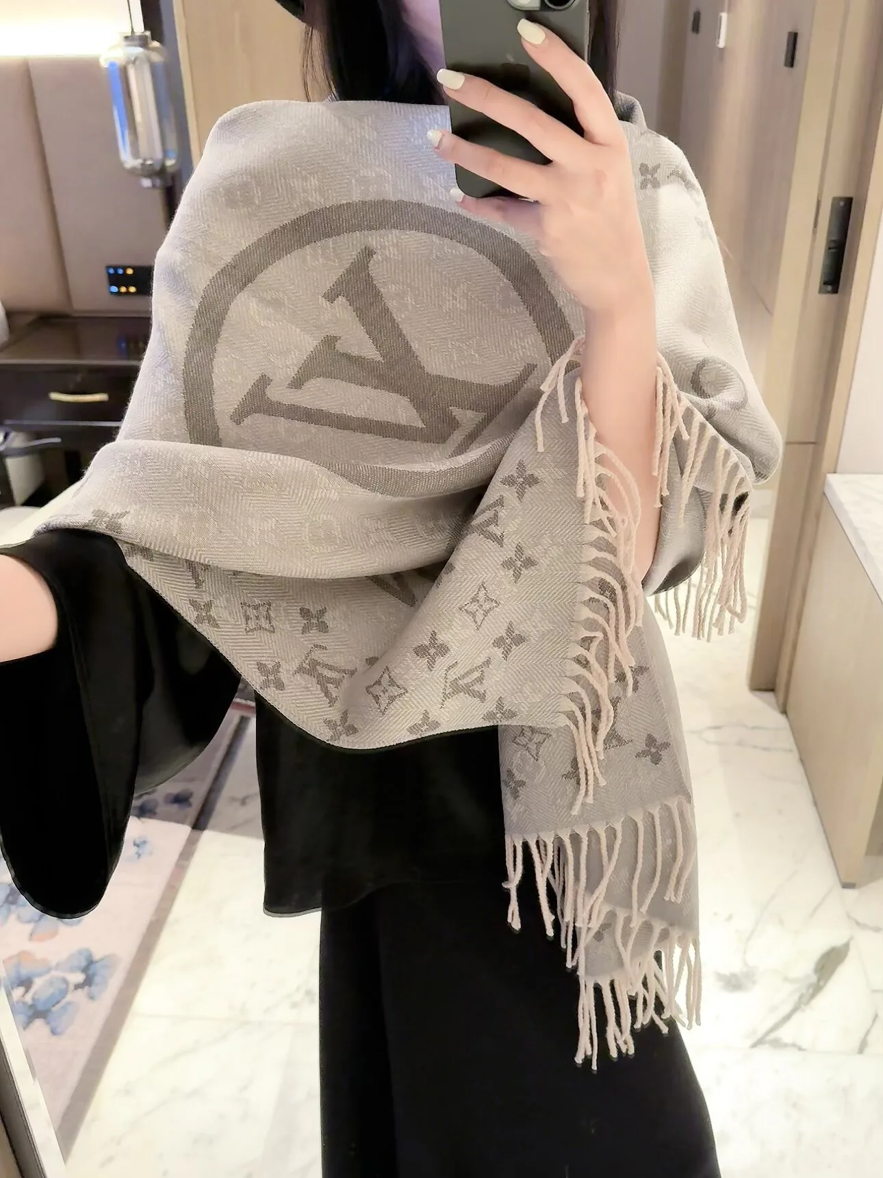 Scarves LOUIS VUITTON 18322561
