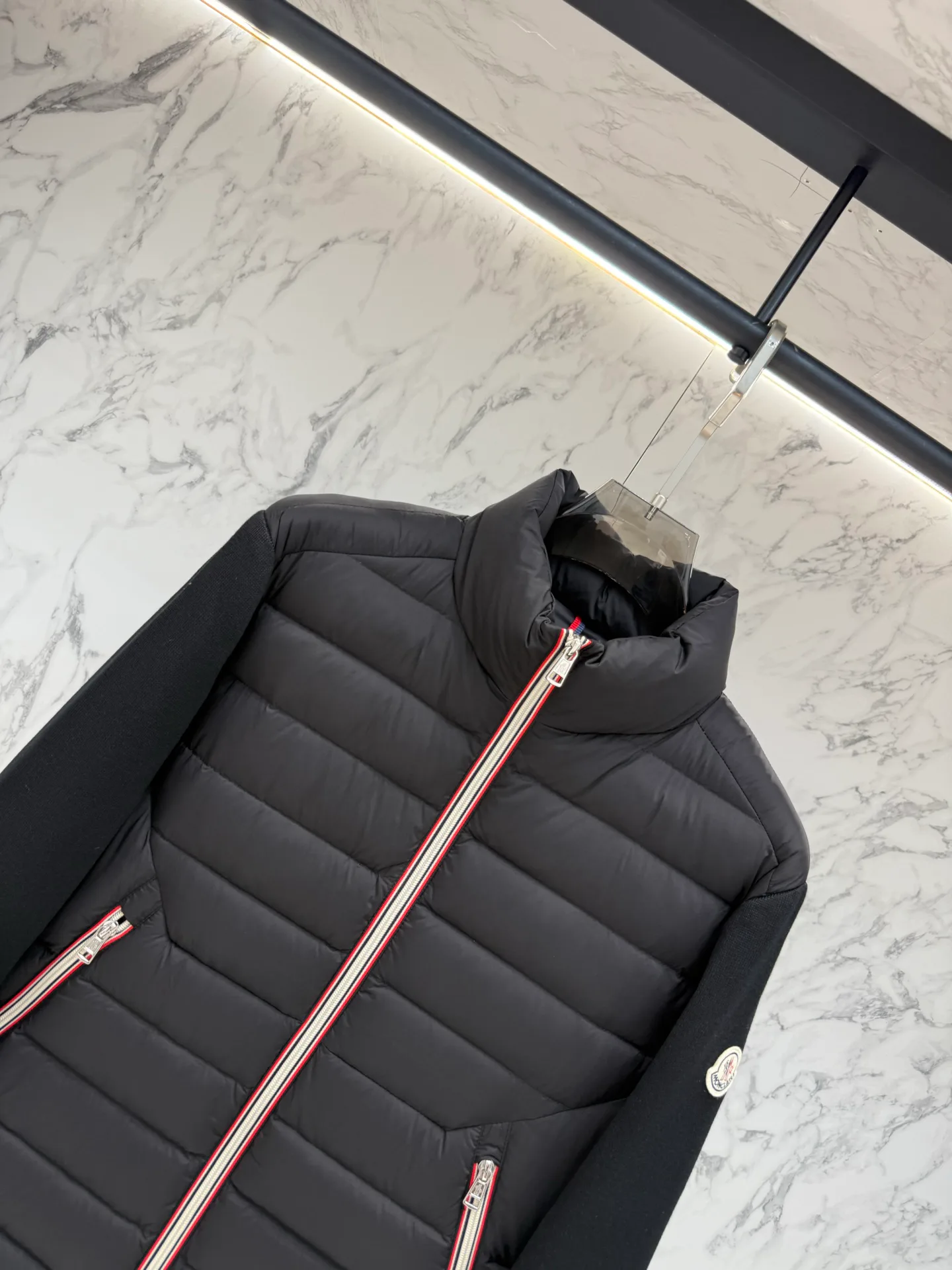 Men's Jackets And Down Jackets MONCLER 18047852