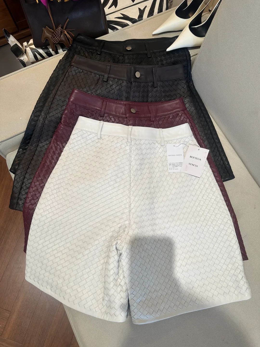 Women's Shorts BOTTEGA VENETA 17460755