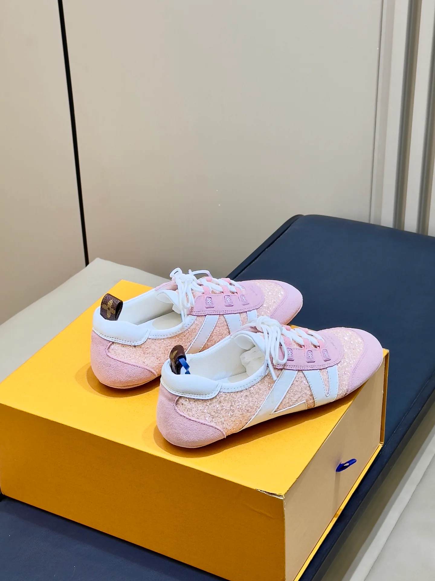 Women's Sneakers LOUIS VUITTON 17480200