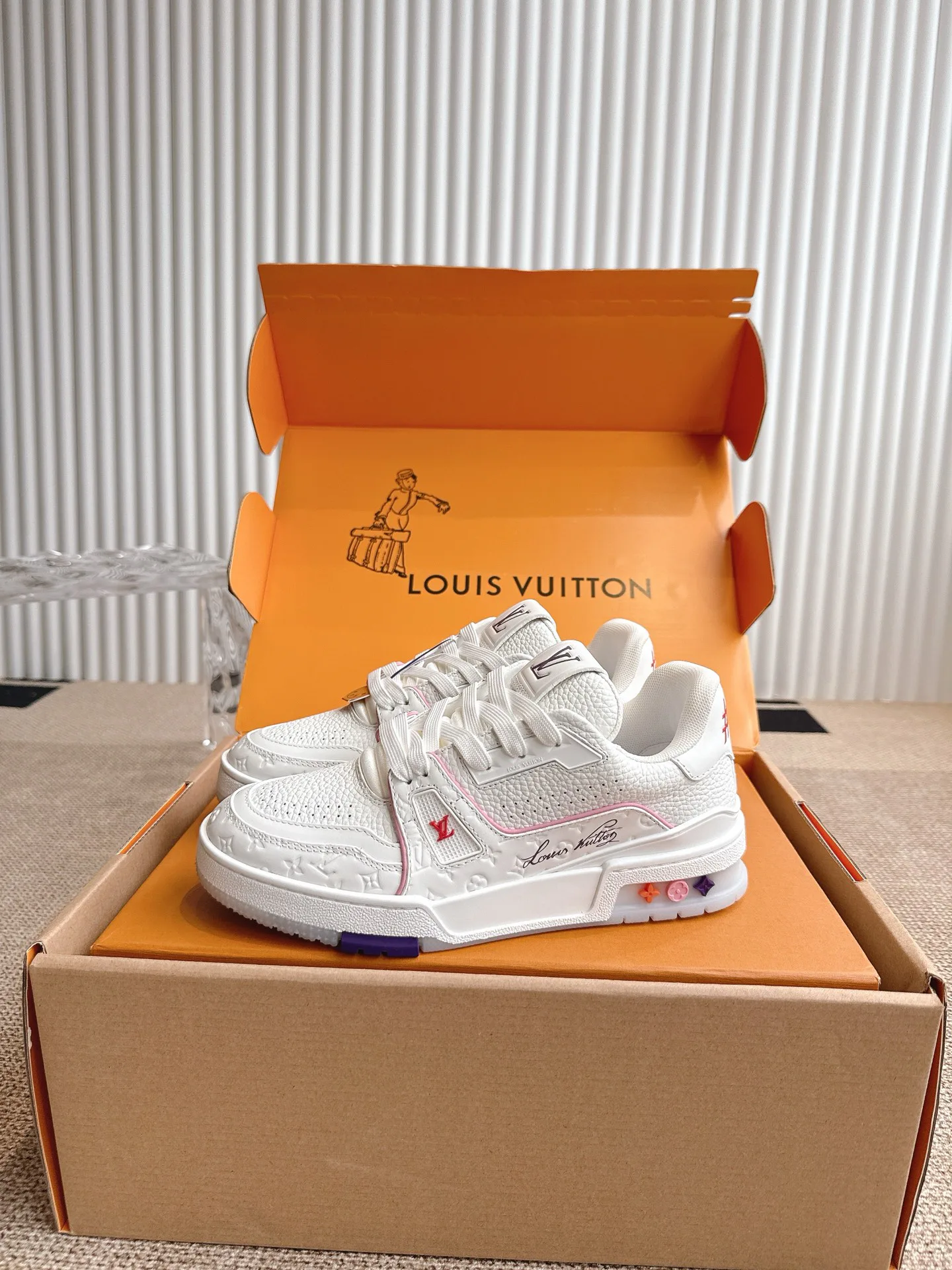 Women's Sneakers LOUIS VUITTON 18324754