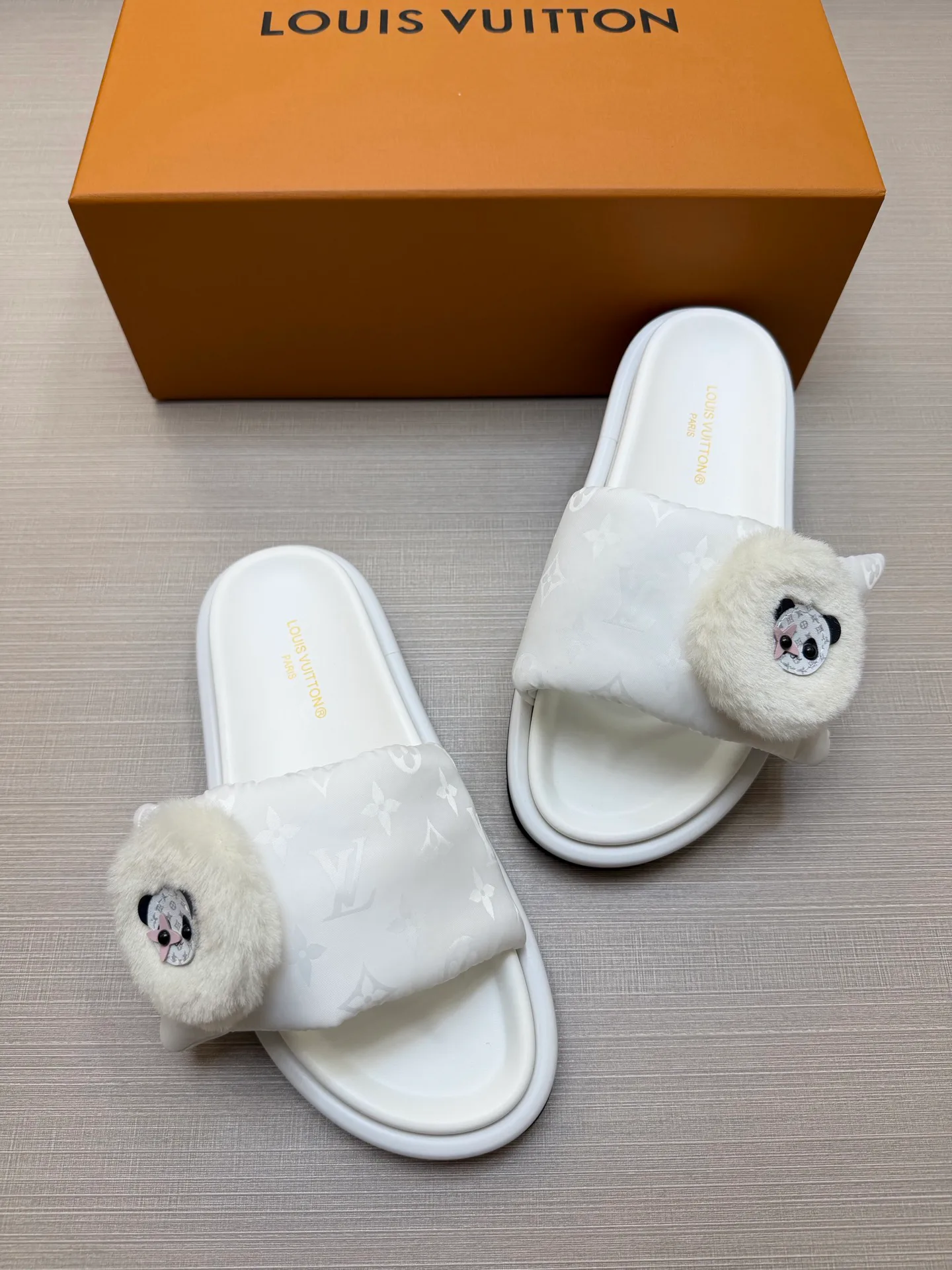 Women's Flip-Flops LOUIS VUITTON 18011818