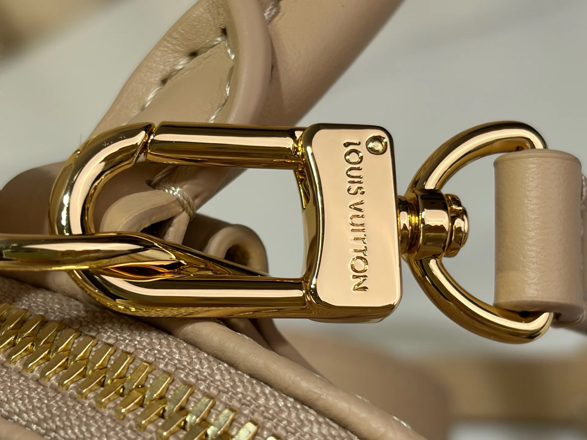 Women's Classic Handbags LOUIS VUITTON 18240306