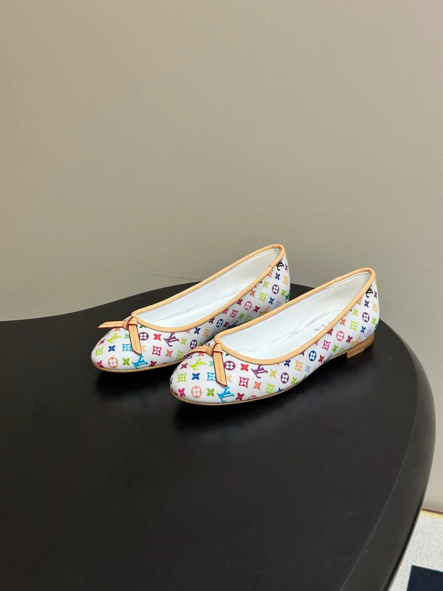 Women's Ballet Flats LOUIS VUITTON 18049410