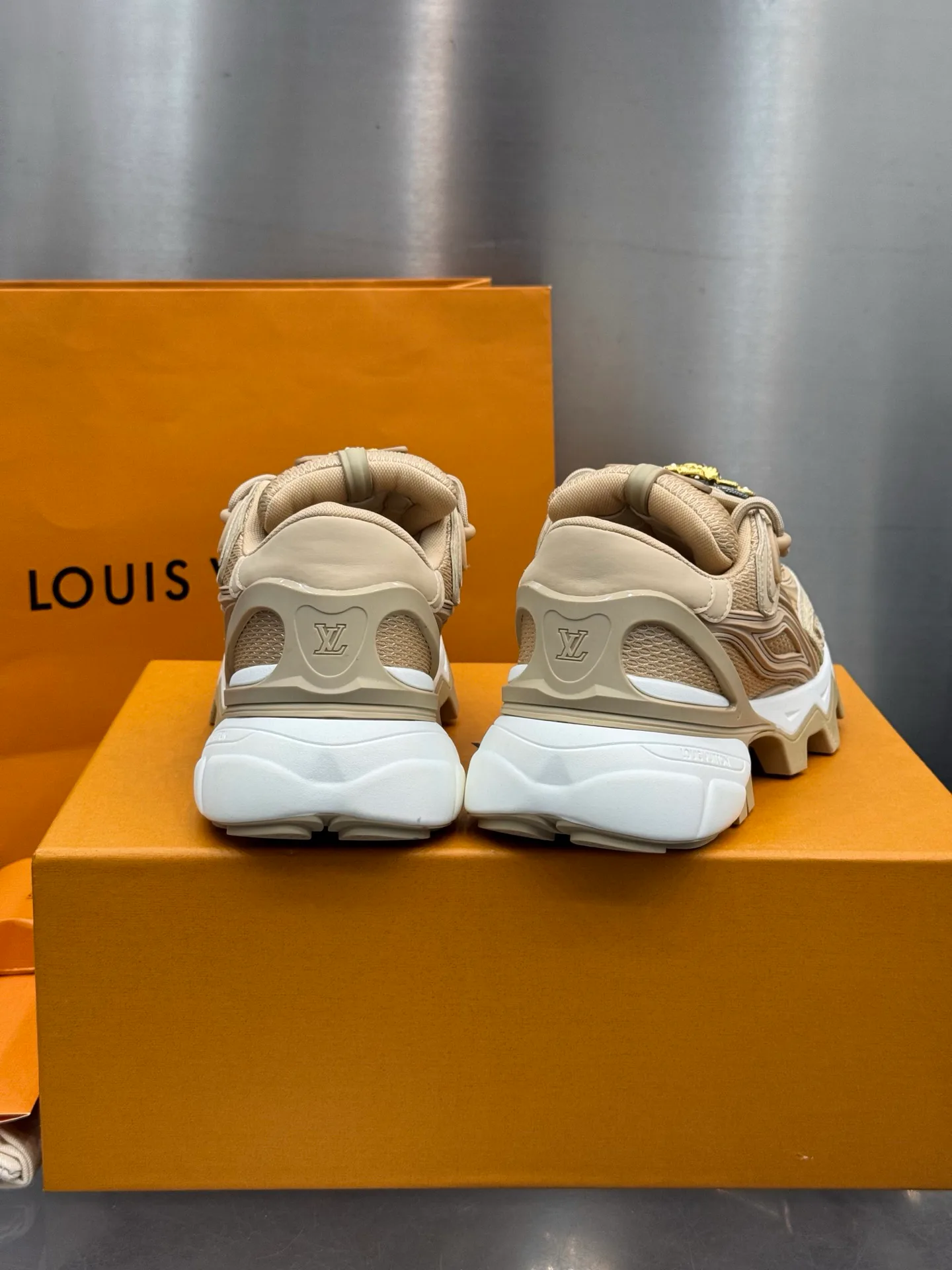 Women's Sneakers LOUIS VUITTON 18202598