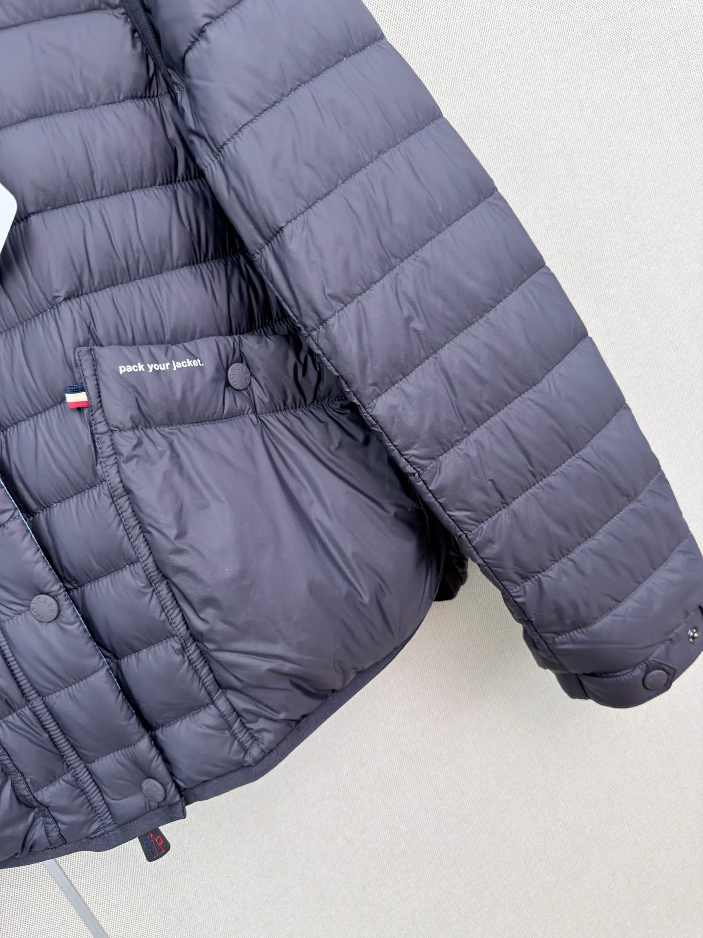 Women's Jackets And Down Jackets MONCLER 17919452