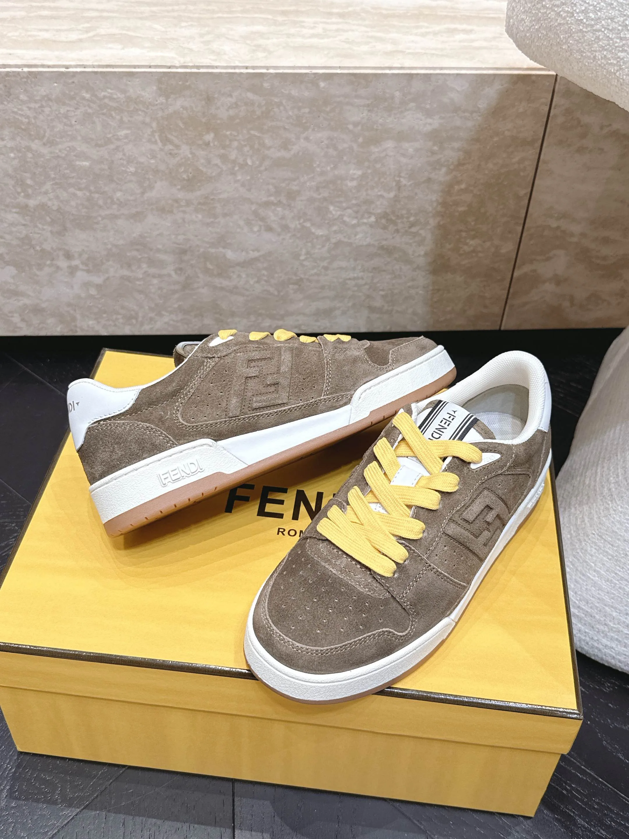 Women's Sneakers FENDI 17682040