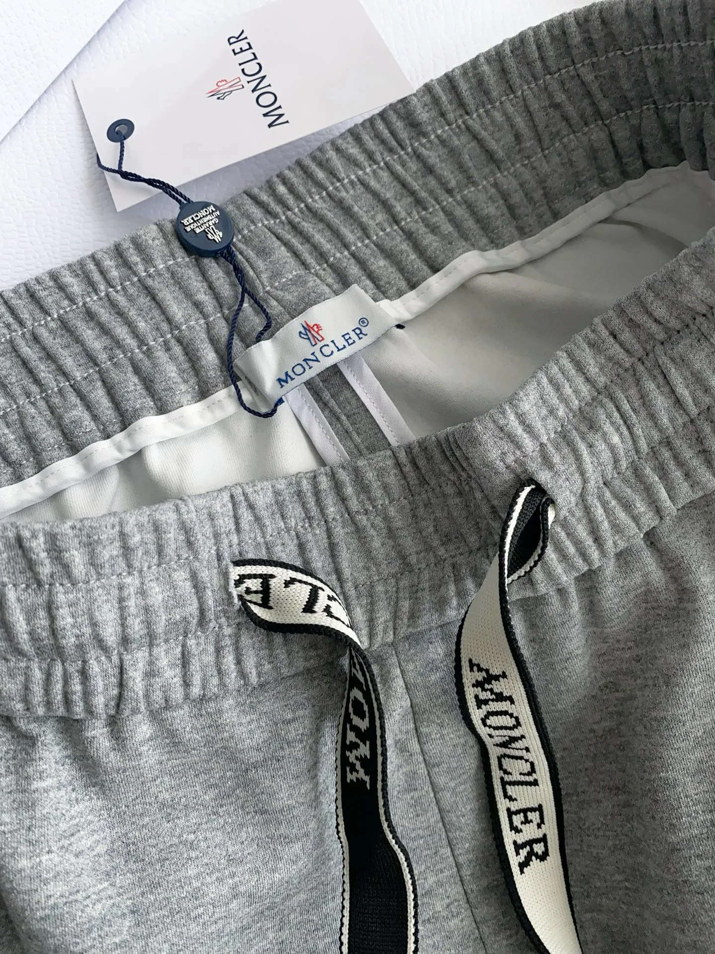 Men's Trousers MONCLER 18469121