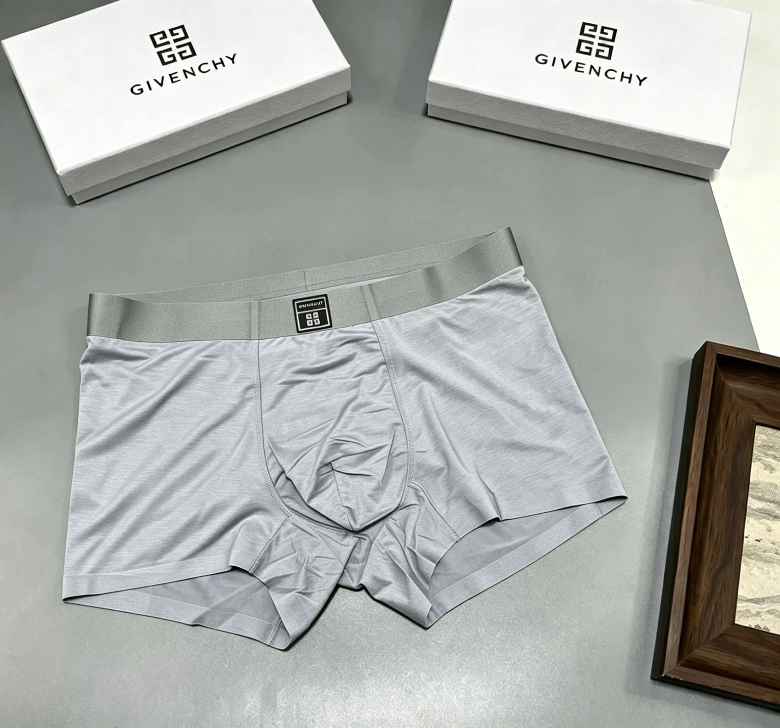 Men's Shorts GIVENCHY 18097536