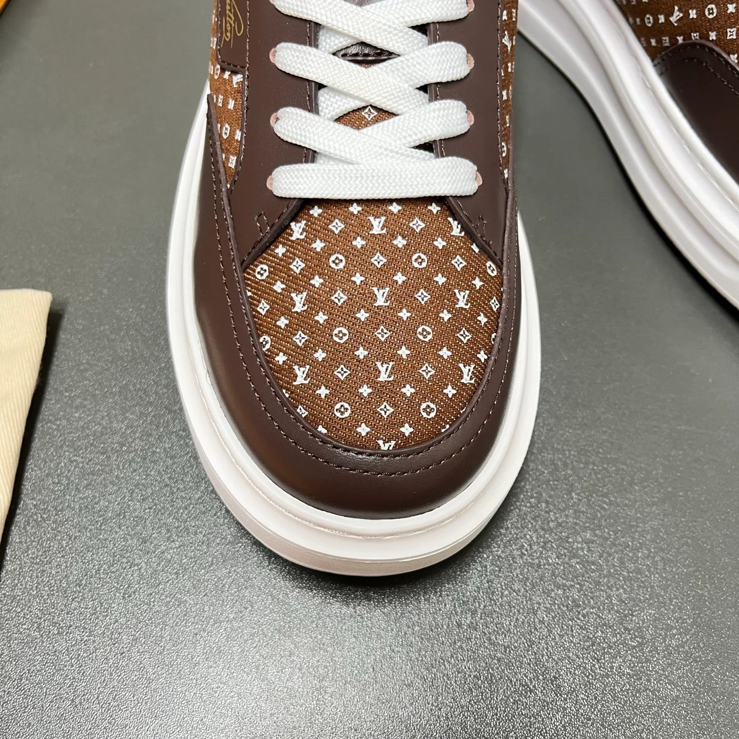 Men's Sneakers LOUIS VUITTON 18500176