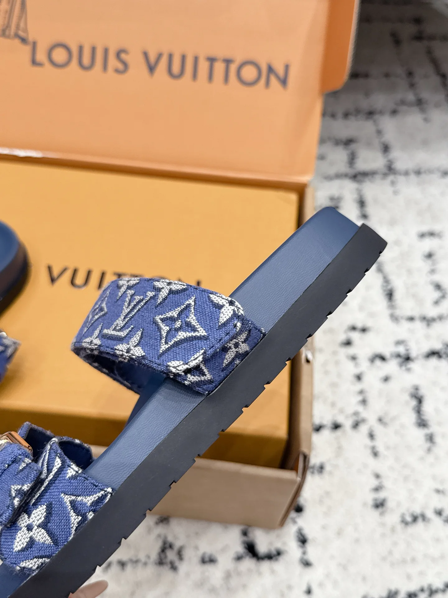 Women's Flip-Flops LOUIS VUITTON 17522808