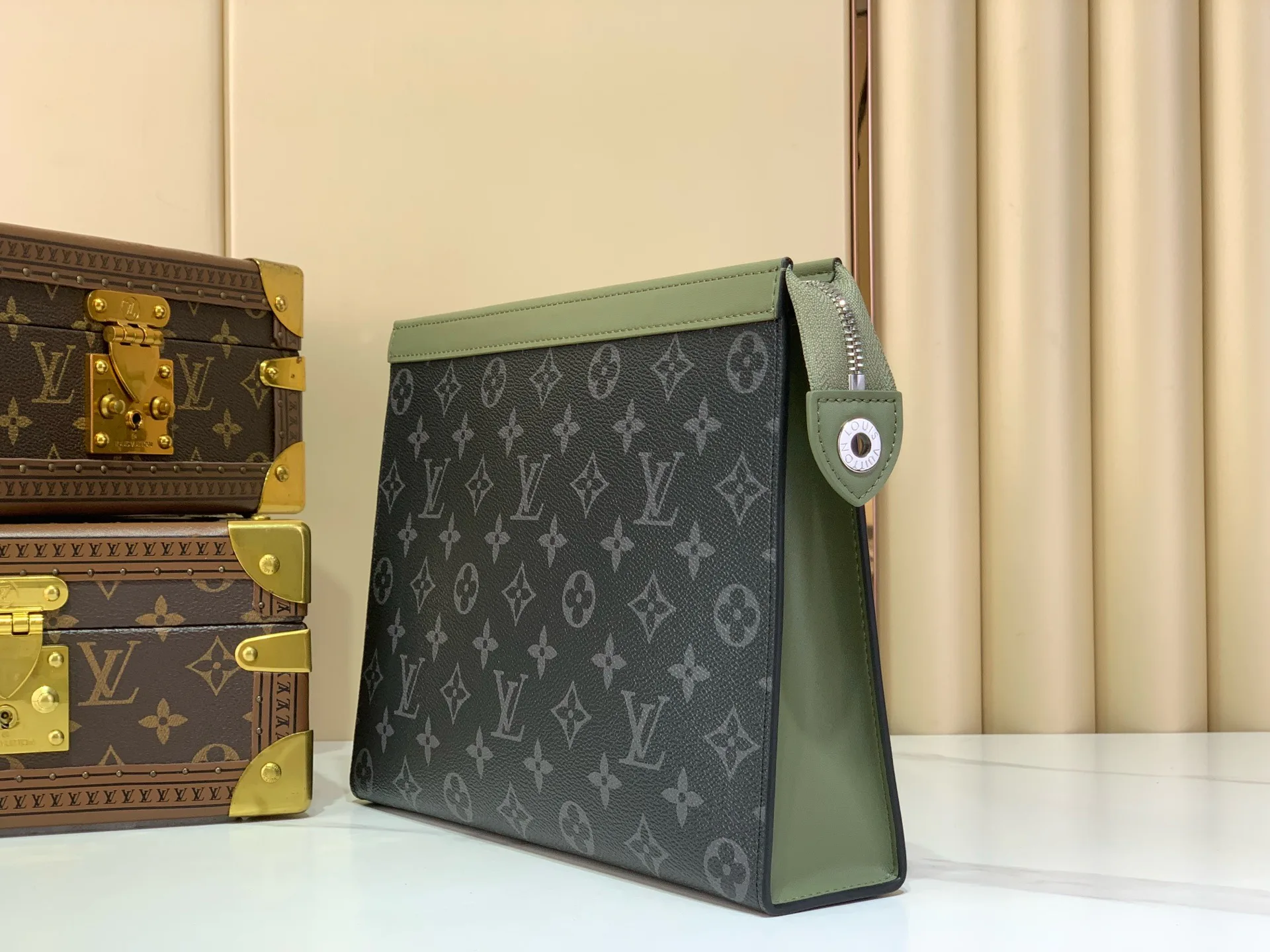 Women's Clutches LOUIS VUITTON 17499385
