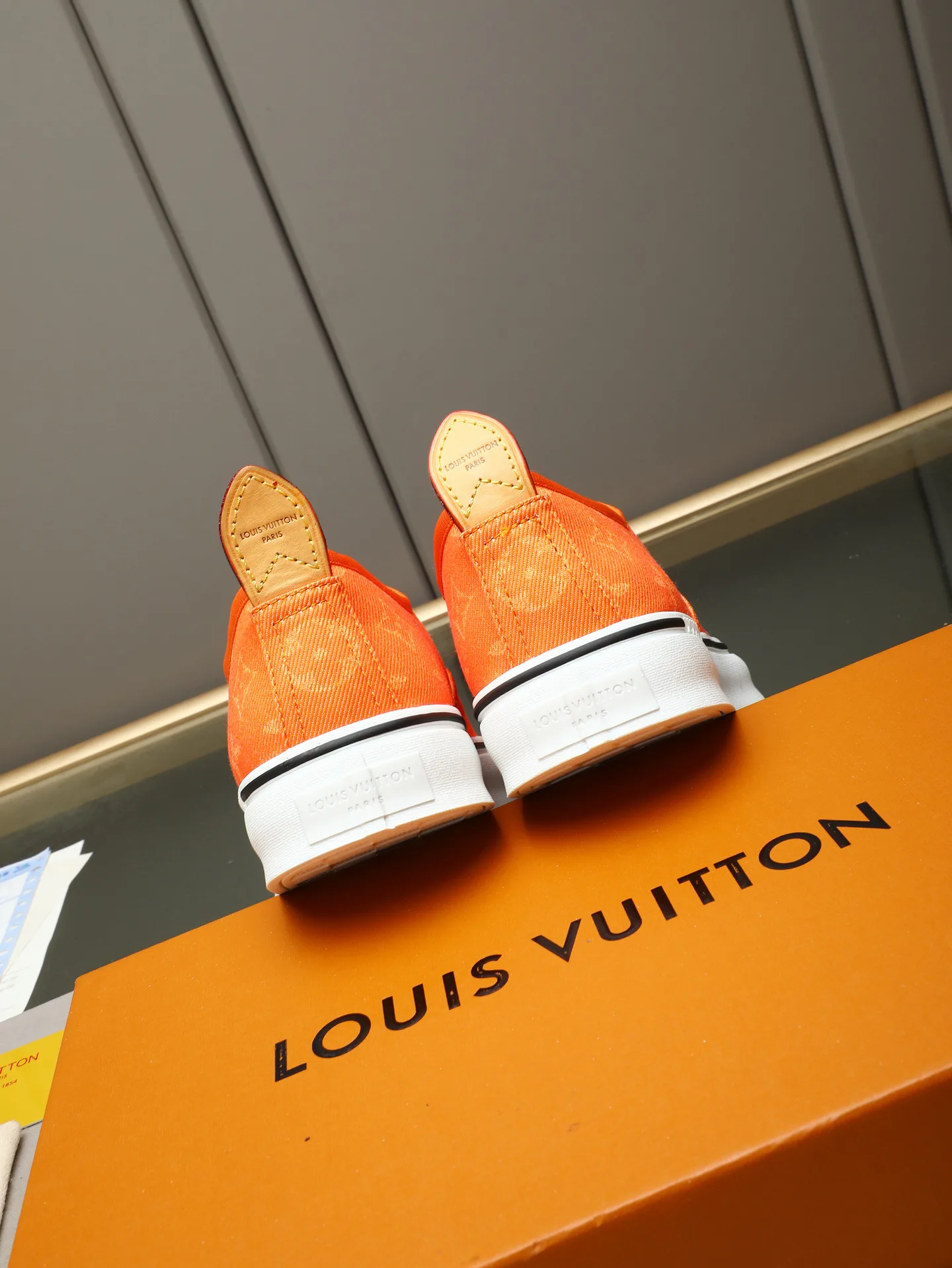 Women's Sneakers LOUIS VUITTON 17947257