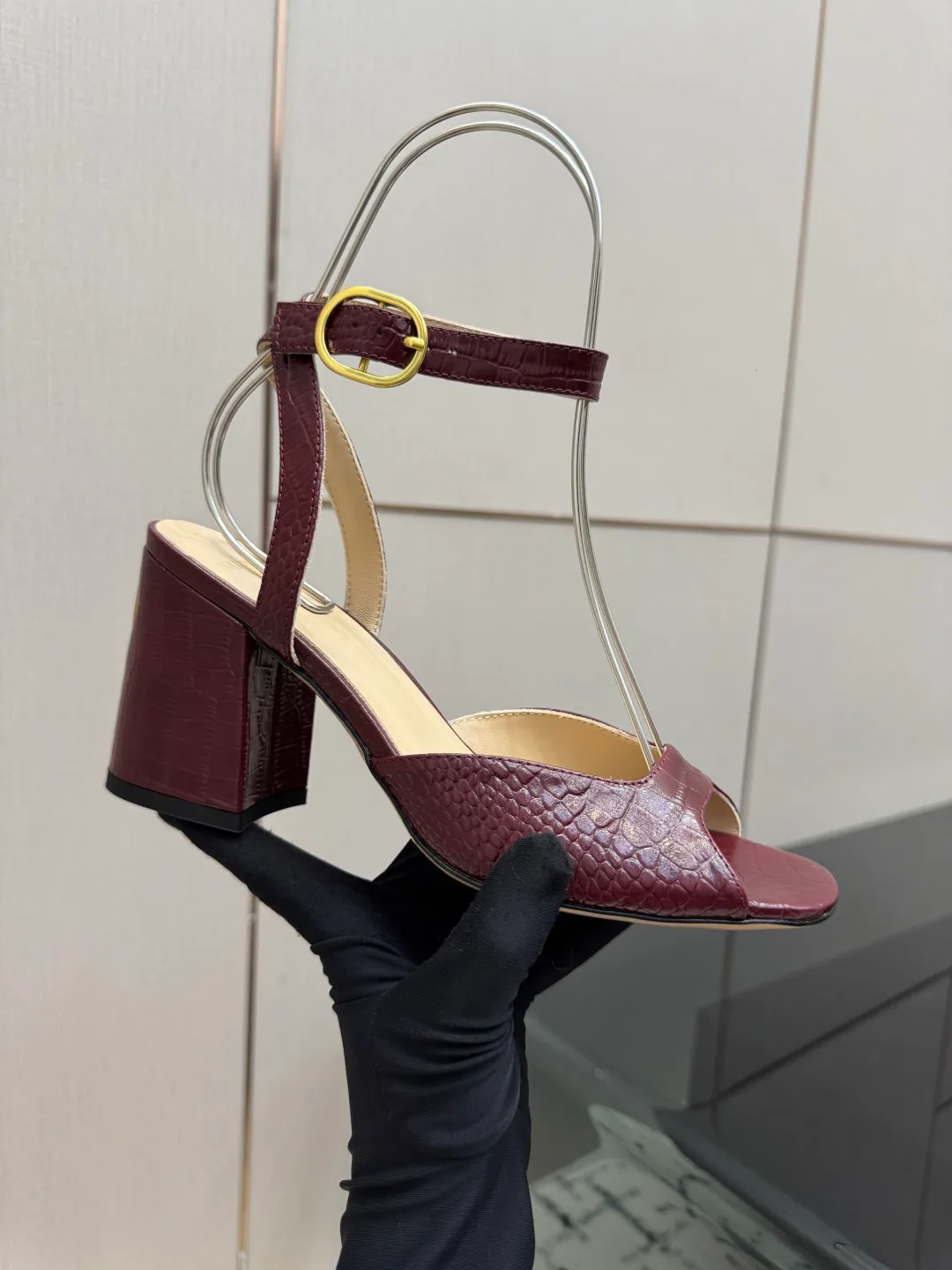 Women's Open-Toe Sandals VALENTINO 18048996