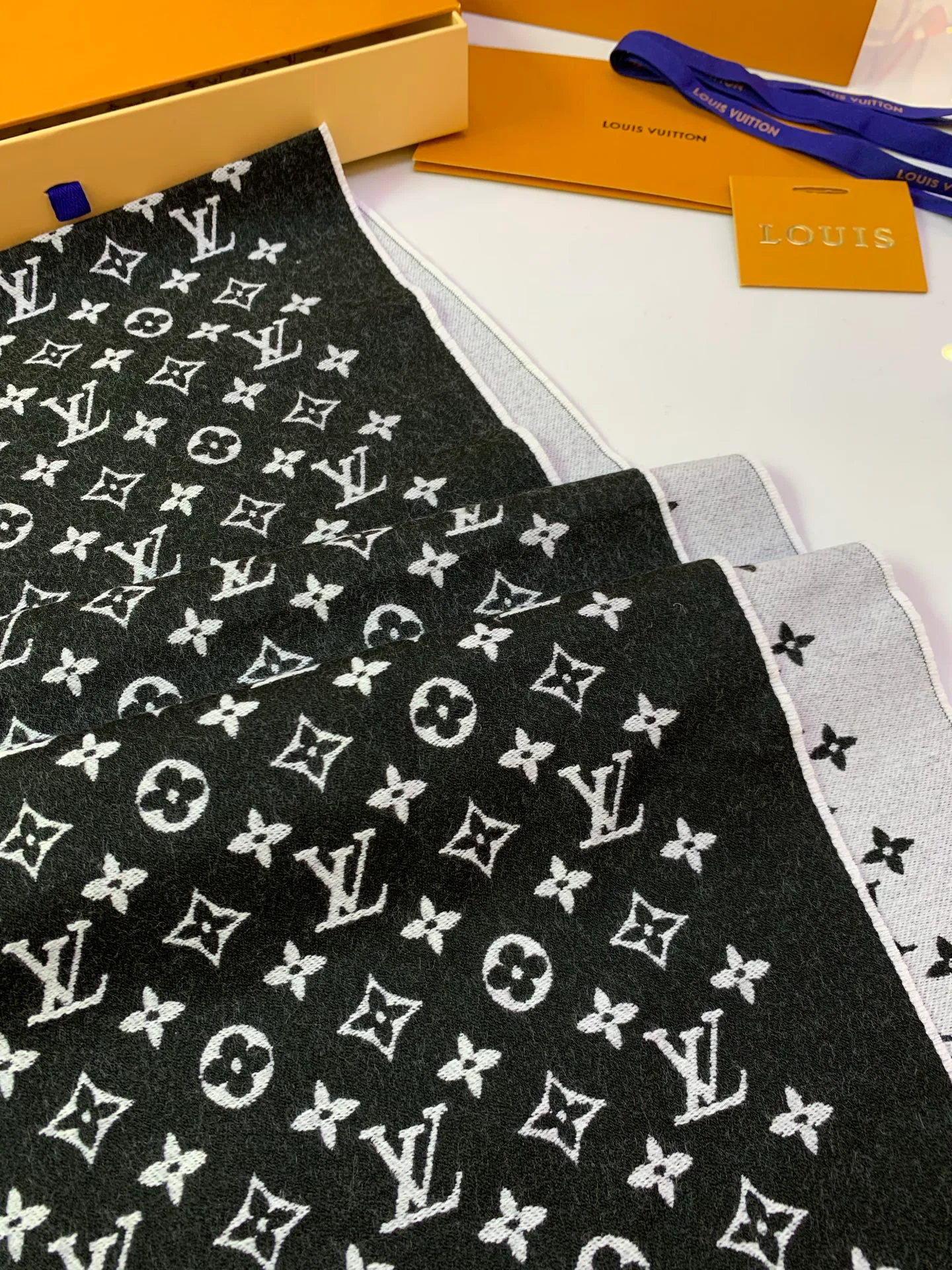 Scarves LOUIS VUITTON 18535869