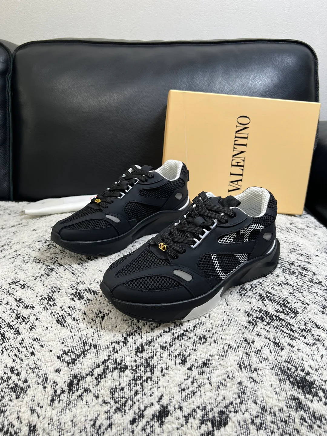 Men's Sneakers VALENTINO 17429899
