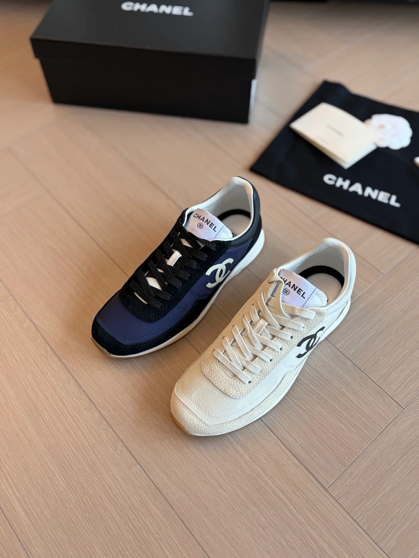 Women's Sneakers CHANEL 18063706
