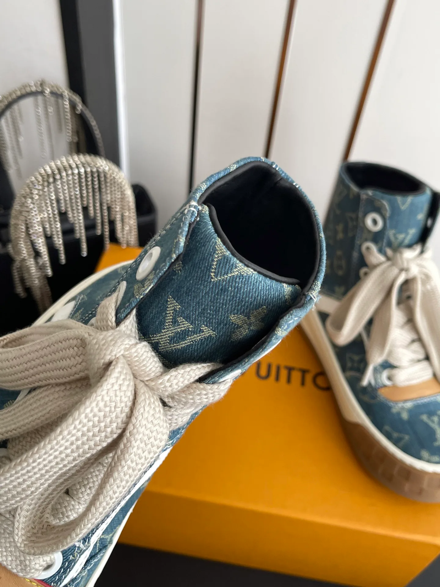 Women's Sneakers LOUIS VUITTON 17673242