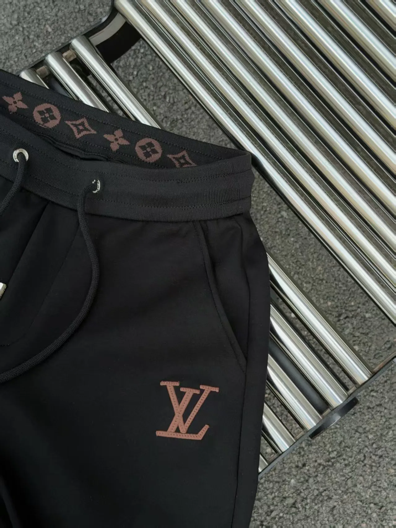 Men's Trousers LOUIS VUITTON 18178460