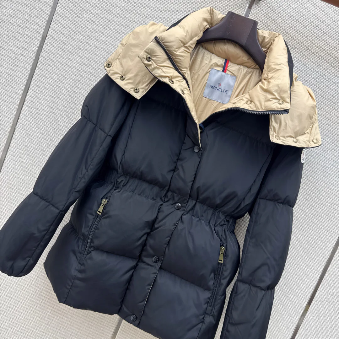 Women's Jackets And Down Jackets MONCLER 18225552