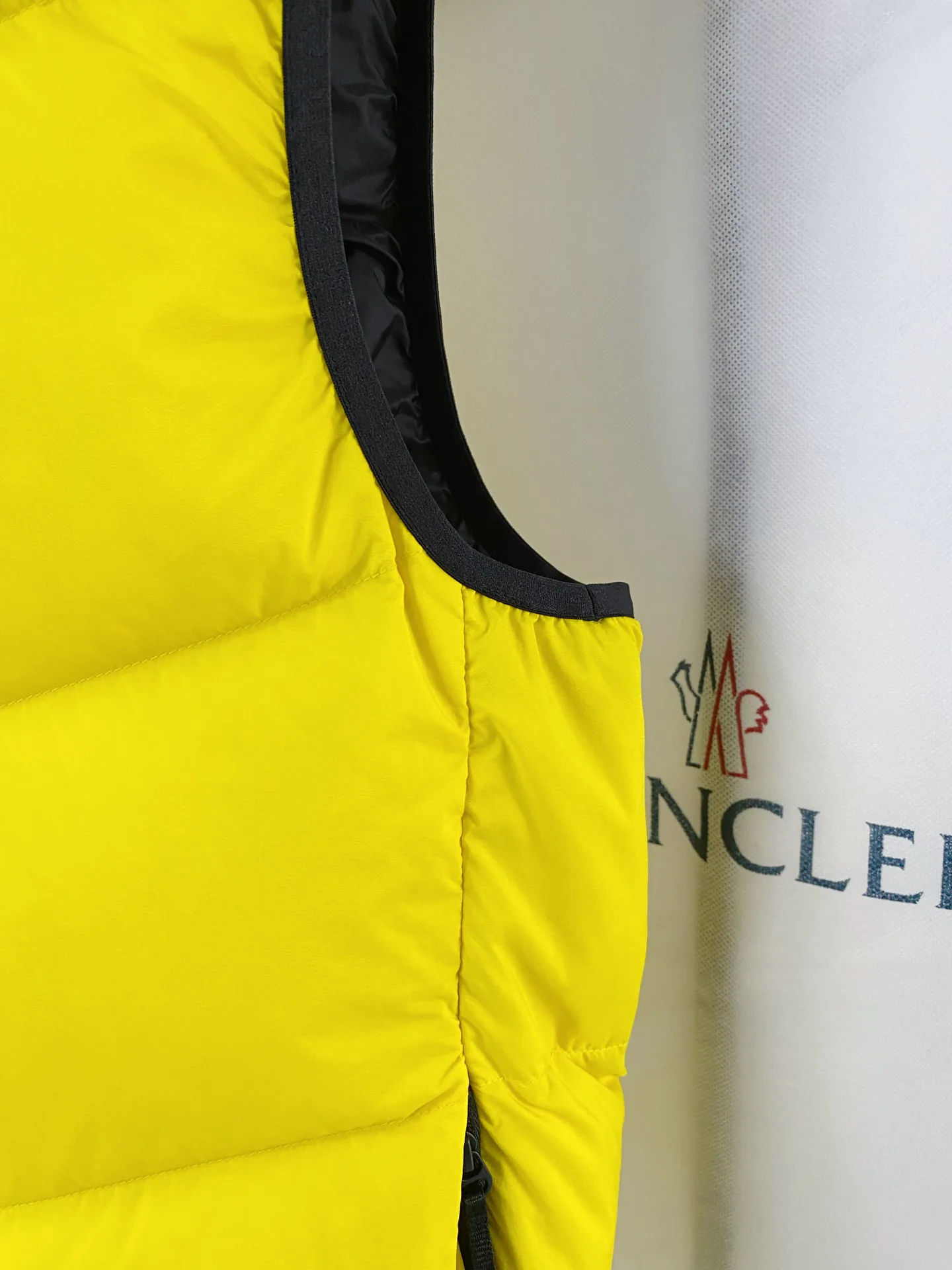 Men's Vests MONCLER 18007652