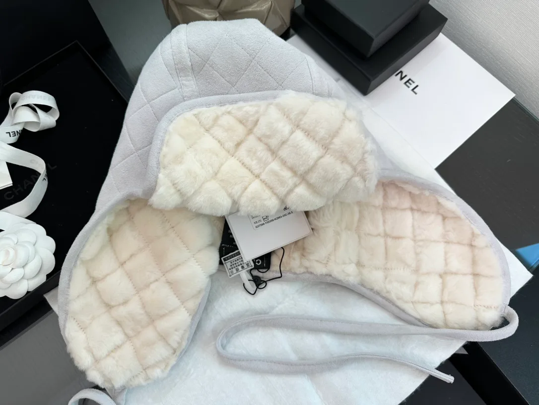 Hats CHANEL 18347663